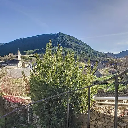 Authenticite, Jardin, Terrasse Et Vue *